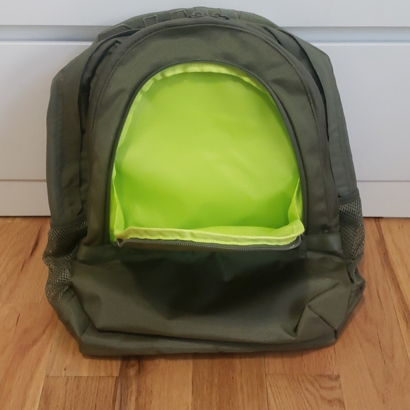 Backpack - Picture 3 of 6